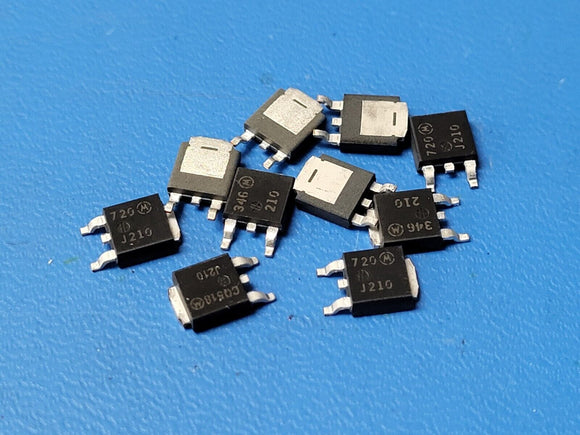 (100 PCS) MJD210T4 MOT Bipolar (BJT) Transistor PNP 25V 5A 65MHz 1.4 W SMD DPAK