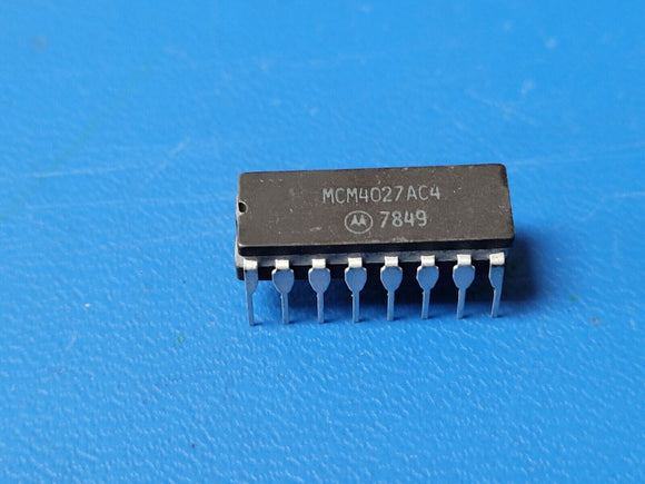 (1 PC) MCM4027AC4 MOT Page Mode DRAM, 4KX1, 250ns, MOS, CDIP16