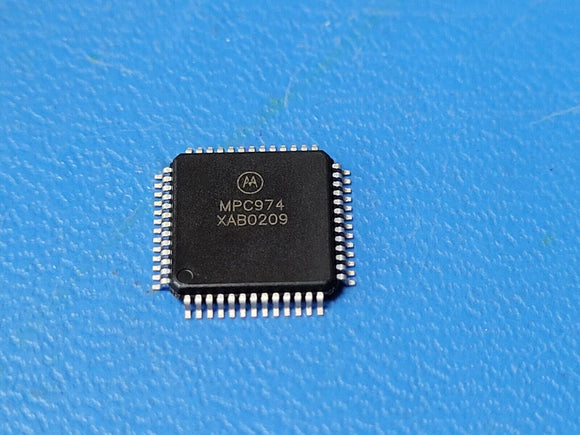 (1 PC) MPC974FAR2 MOT PLL Based Clock Driver 14 True Outputs CMOS LQFP-52