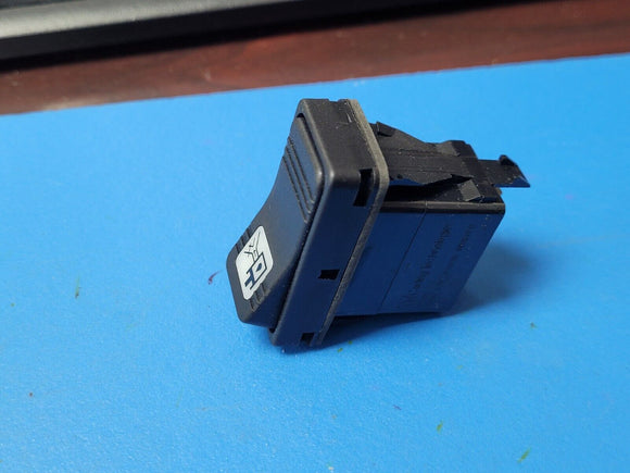 (1 PC) V2D2 CARLING Rocker Switch SPST-NO 20A 12V DC Panel Mount, Snap-In ROHS