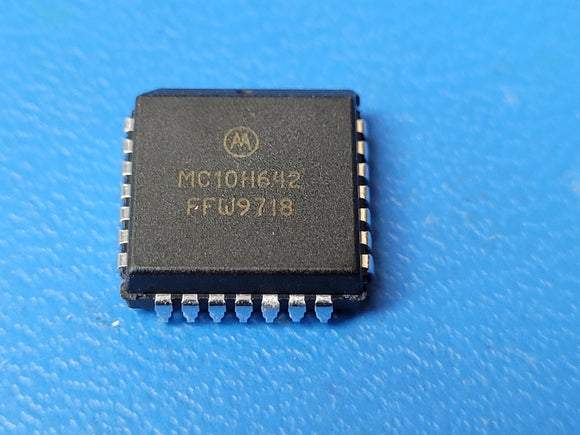 (1 PC) MC10H642FN MOT Low Skew Clock Driver 8 True Outputs ECL PLCC-28