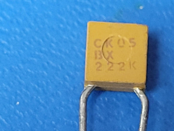 (10PC) CK05BX222K AVX Multilayer Ceramic Capacitors Radial 2200pF 10% - 100V X7R