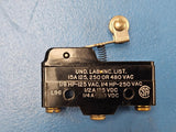 BZ-7RW822T03 Snap Acting/Limit Switch, SPDT, Momentary, 0.5A, 125VDC