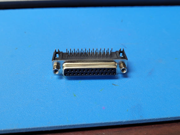 (10) G17C2500132EU AMPHENOL D-sub 25 Pin Right Angle PCB Mount Female Connector