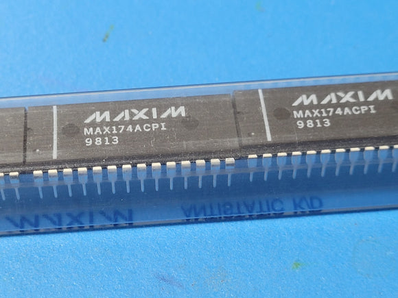 (1 PC) MAX174ACPI MAXIM 12 Bit Analog to Digital Converter 1 Input 1 SAR 28-PDIP