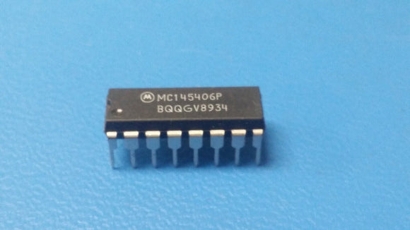 (1 PC) MC145406P MOT IC - Triple Transmitter/Receiver RS-232