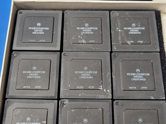(1 PC) MC68EC030RP25B MOT Microprocessor, 32-Bit, 25MHz, CMOS, PPGA124