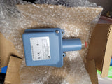 (1 PC) H100-218 UECC Vacuum Switch 30" Hg to 0 PSI, 1/4" NPT inlet