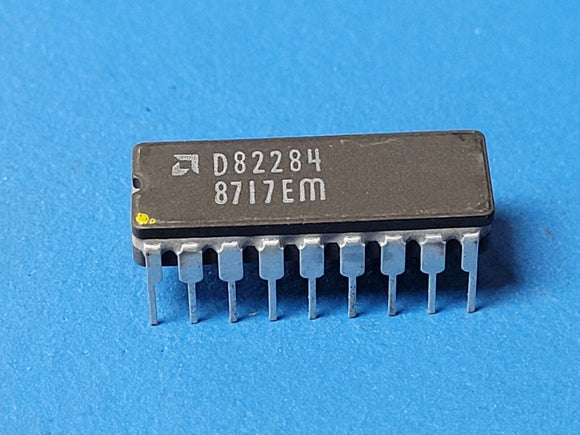 (1 PC) D82284 AMD Clock Generator, 8 MHz, CMOS, CDIP18