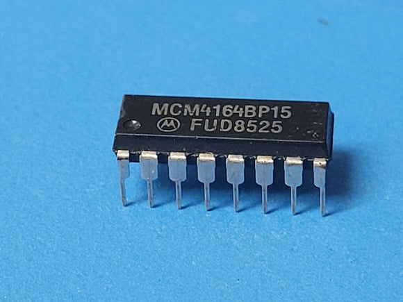 (1 PC) MCM4164BP15 MOT Page Mode DRAM, 64KX1, 150ns, MOS, PDIP16