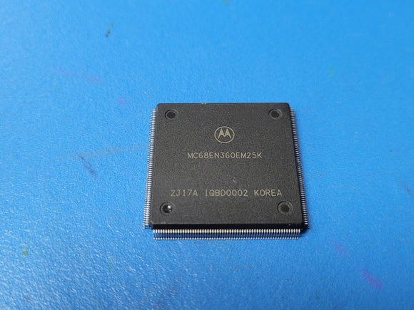 (1 PC) MC68EN360EM25K MOT RISC Microcontroller, 25MHz, HCMOS, QFP240