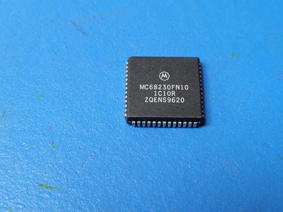 (1 PC) MC68230FN10, 68230FN10-CIT MOT Parallel I/O Port, 24 I/O, CMOS, PLCC-52