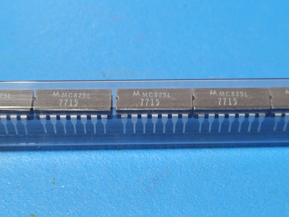 (1 PC) MC825L MOT NOR Gate, DTL, CDIP14 100*C RARE VINTAGE 1977 DATE