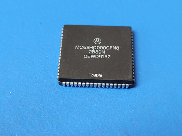 (1 PC) MC68HC000CFN8 MOT RISC Microprocessor, 32-Bit, 8MHz, CMOS, PLCC68