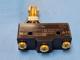 (1) Z-15GQ22-B OMRON Snap Acting/Limit Switch, SPDT, 15A, 14VDC, Roller Plunger