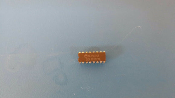 (5 PCS) MC14076BCLD MOT POSITIVE EDGE TRIGGERED D FLIP-FLOP TRUE OUTPUT CDIP16