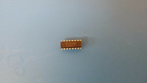(10 PCS) MC10104P MOT AND/NAND Gate 4-Element 2-IN ECL 16-Pin PDIP