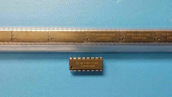(10PCS) MC74HC157AN  MOT Multiplexer 1-Element CMOS 8-IN 16-Pin PDIP