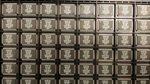 (1 PC) INTER-TEL 827.8408 IC TELCOM 80 PIN QFP