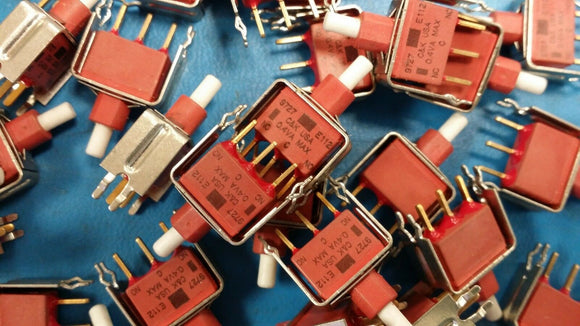 (1) E112SD1V31BE C&K Switch Pushbutton ON-Mom SPDT 20VAC 20VDC 0.4VA Mom Contact