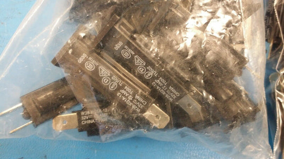 (2 PCS) W28-XQ1A-12 P&B Circuit Breaker Thermal 1Pole 12A 250VAC/32VDC