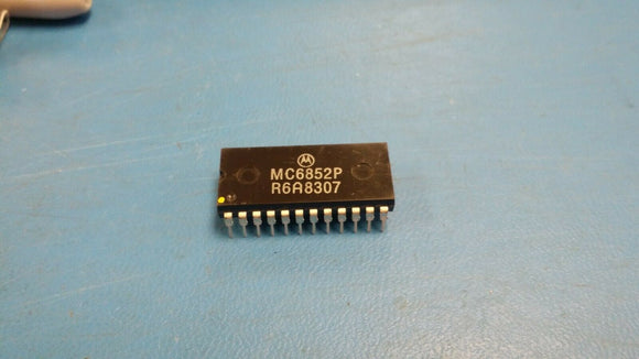(1 PC) MC6852P MOT Serial I/O Controller, 1 Channel(s), NMOS, PDIP24