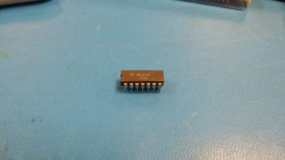 (1 PCS) MC851P VINTAGE MOT Monostable Multivibrator, 1-Func, CERAMIC DIP14