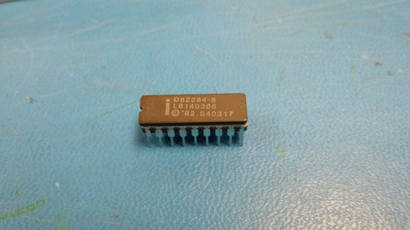 (1 PC) D82284-8 INTEL Processor Specific Clock Generator, CMOS, CDIP18