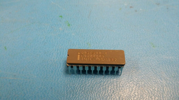 (1 PC) D82C288-8 INTEL Control/Command Signal Generator, 16.13MHz, CMOS, CDIP20