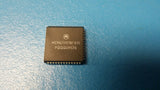 (1 PC) MCM67H518FN10 MOT Cache SRAM, 32KX18, 10ns, BICMOS, PLCC52