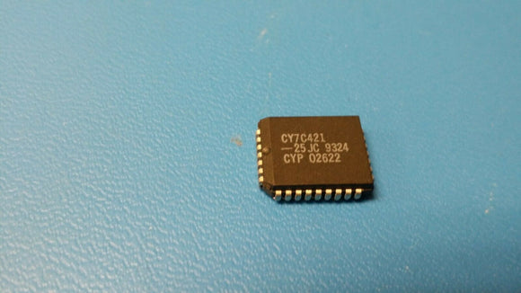 (10 PCS) CY7C421-25JC FIFO, 512X9, 25ns, Asynchronous PLCC-32