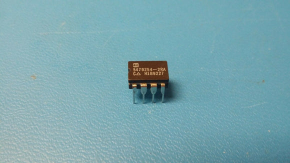 (1 PC) 5479254-2RA HARRIS INTEGRATED CIRCUIT 8 PIN CERAMIC DIP