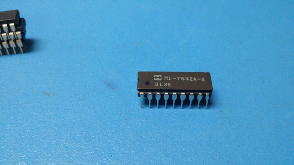 (1 PC) HM1-7642A-5 HARRIS OTP ROM, 1KX4, 50ns, TTL, CDIP18