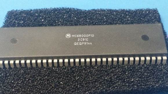 (1 PC) MC68000P10 MOT Microprocessor, 32-Bit, 10MHz, CMOS, PDIP64