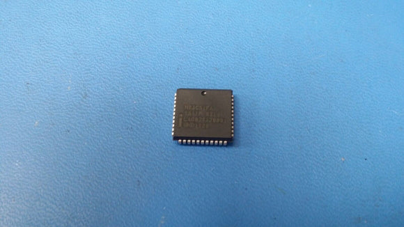 (1 PC) N83C51FA Microcontroller, 8-Bit, MROM, 8051 CPU, 12MHz, CMOS, PLCC44