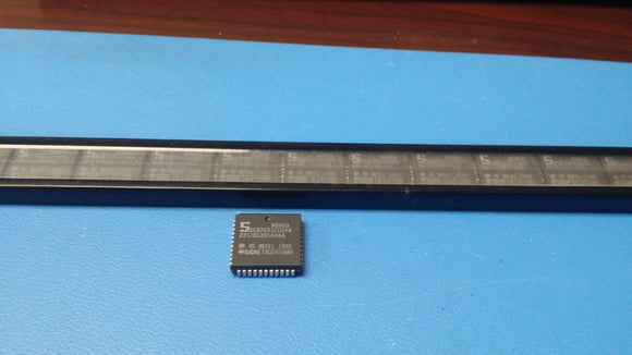 (1 PC) SC87C51CCA44 SIGNETICS Microcontroller 8-Bit OTPROM 6MHz CMOS PLCC44