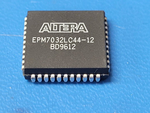 (1 PC) EPM7032LC44-12 ALTERA EE PLD, 12ns, 32-Cell, CMOS, PLCC44