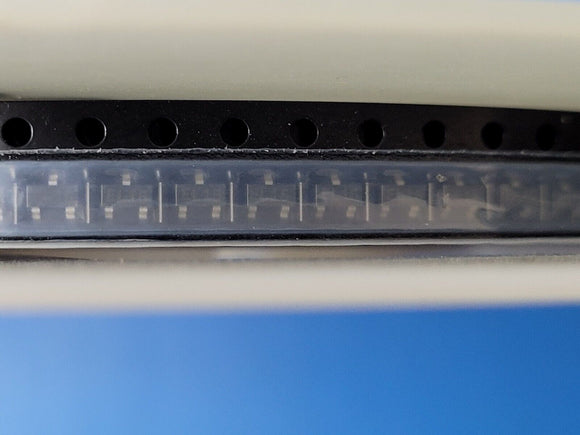 (20) ESDA14V2L STMICRO ESD Suppressors / TVS Diodes 14.2V 300W Unidirect SOT-23