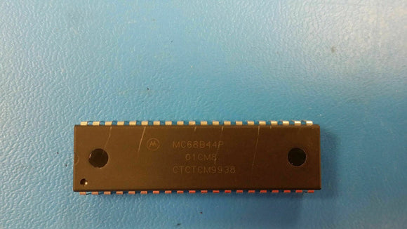 (1 PC) MC68B44P MOTOROLA 4 CHANNEL(S) 2MHz DMA CONTROLLER PDIP40