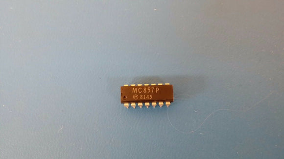 (1 PC) MC857P MOT QUAD 2-INPUT NAND GATE, PDIP14