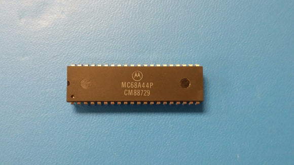 (1 PC) MC68A44P MOTOROLA 4 CHANNEL(S), 1.5MHz, DMA CONTROLLER, PDIP40