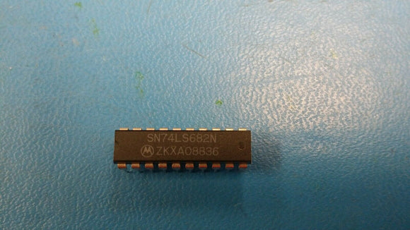(1 PCS) SN74LS682N MOT Magnitude Comparator 8-Bit 20-Pin PDIP