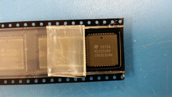 (1 PC) INS8250AV NSC SERIAL IO/COMMUNICATION CONTROLLER PLCC-44 PIN