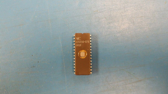 (2 PCS) 57C256-070 27C256-70 UV EPROM 256K 70ns  28 PIN CERAMIC DIP