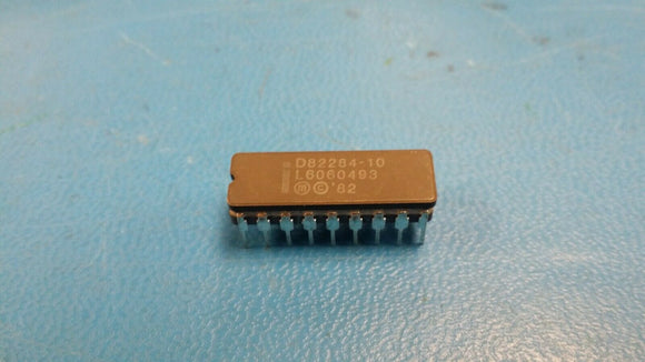 (1 PC) D82284-10 INTEL Processor Specific Clock Generator, 10MHz CMOS, CDIP18