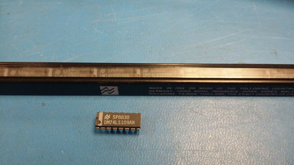 (2 PCS) DM74LS109AN NSC Dual J-K Positive-Edge-Triggered Flip-Flop 16-Pin Dip