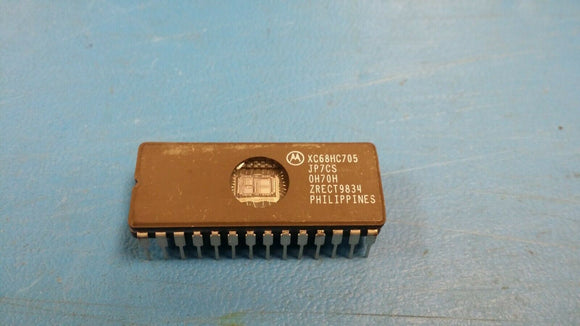 (1 PC) MC68HC705JP7CS Microcontroller 8-Bit UVPROM 6805 CPU 2.1MHz HCMOS CDIP28
