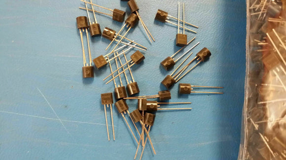 (100 PCS) P0300EC TECCOR Thyristor Surge Protection Devices 25V 50A 2-Pin TO-92