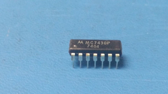 (1 PC) DM7430N  MOTOROLA  VINTAGE 1974 DATE CODE NAND Gate, TTL 8-Input, PDIP14