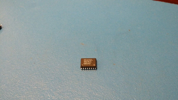 (10 PCS) DS1232LPSN Supervisor Open Drain, Push-Pull 1 Channel 16-SOIC
